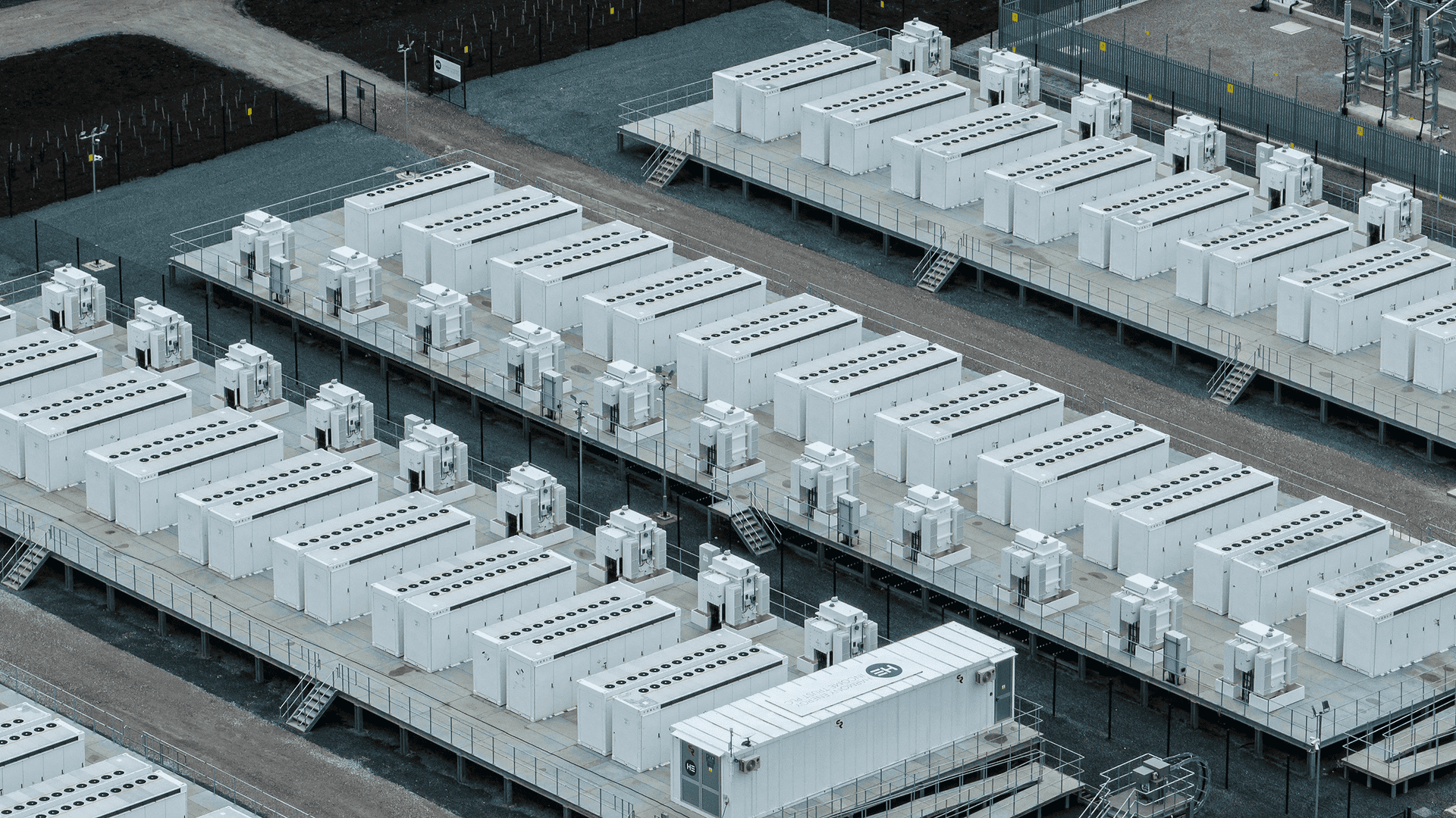 RWE has approved a £200 million plan to build its largest battery site in the UK.